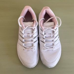 Nike Zoom Tennis Shoes, size 7